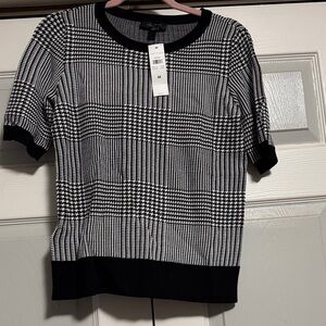 Ann Taylor Black & White Houndstooth Short-Sleeve Knit Shirt - Size M NWT